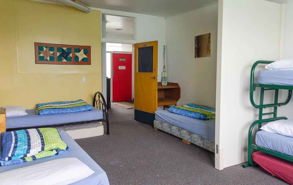 42 บี คอลลิจ เฮาส์ Hostel วังกานุย ภายนอก รูปภาพ