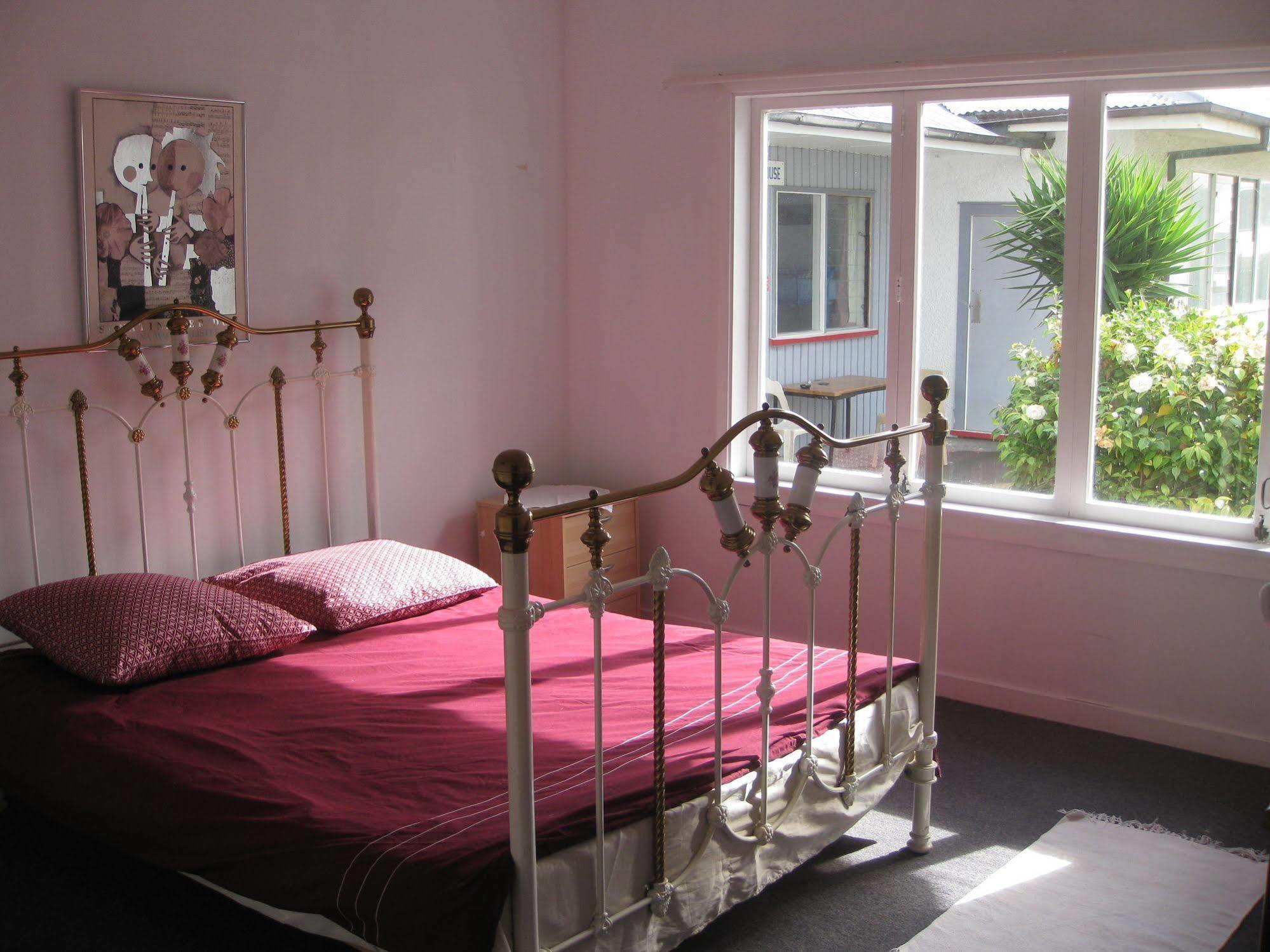 42 บี คอลลิจ เฮาส์ Hostel วังกานุย ภายนอก รูปภาพ