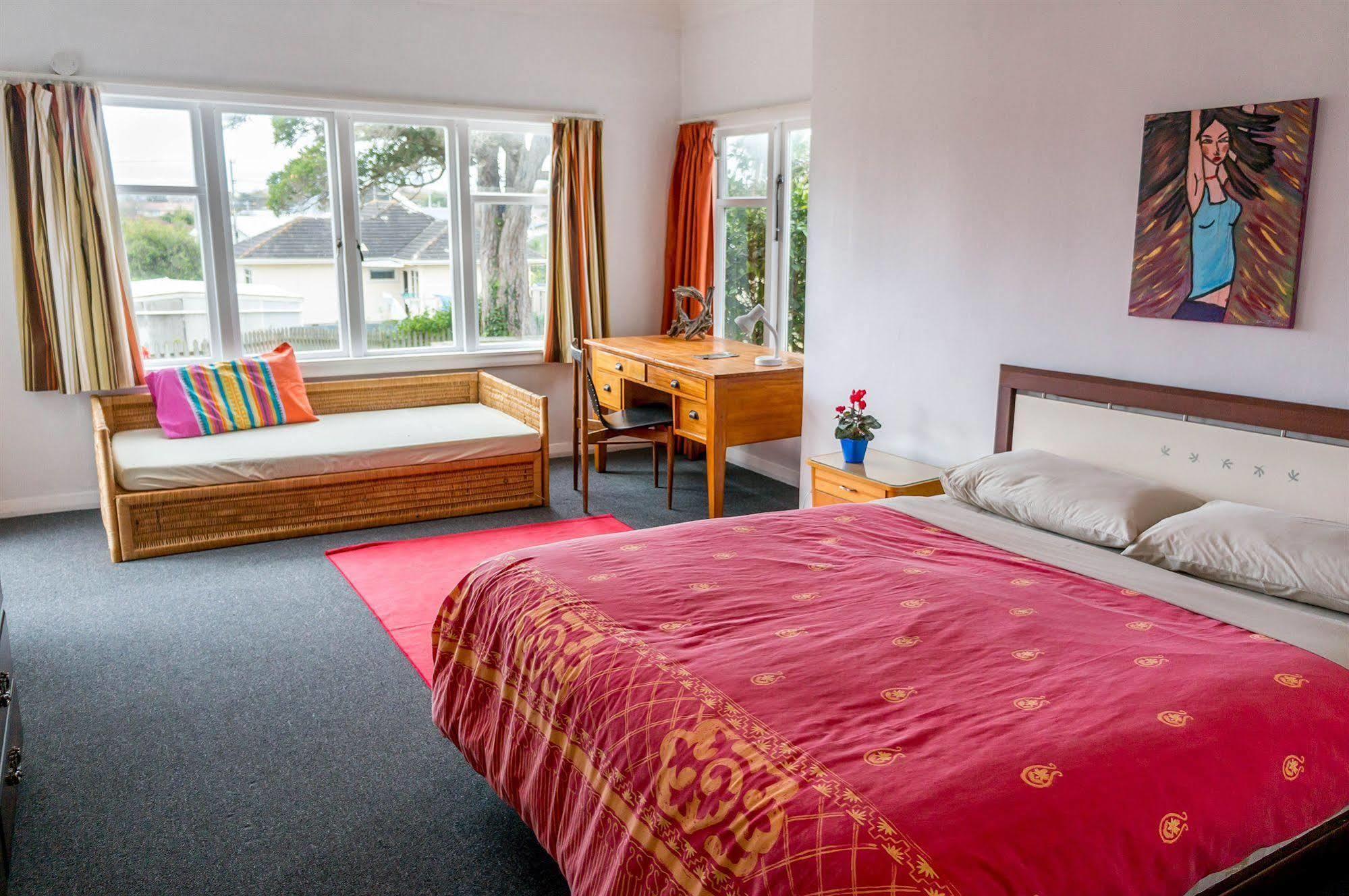 42 บี คอลลิจ เฮาส์ Hostel วังกานุย ภายนอก รูปภาพ