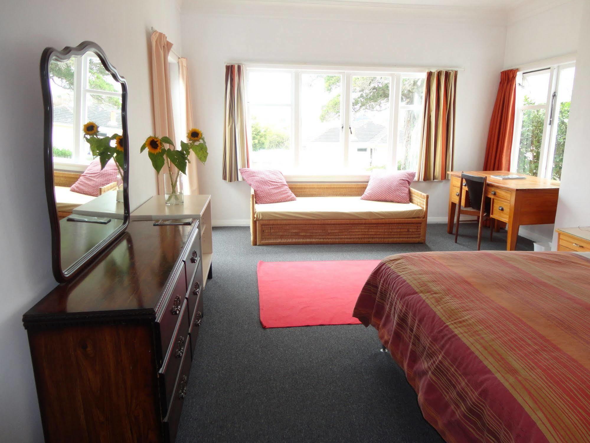 42 บี คอลลิจ เฮาส์ Hostel วังกานุย ภายนอก รูปภาพ