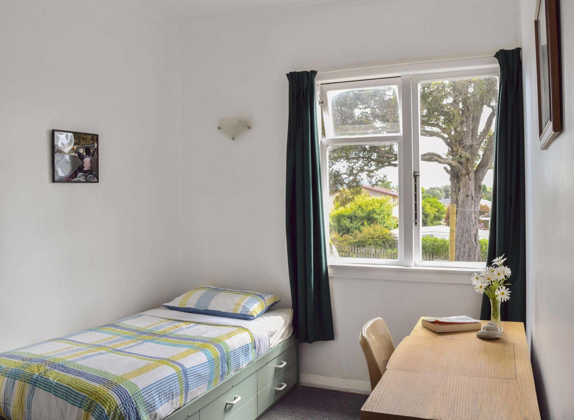 42 บี คอลลิจ เฮาส์ Hostel วังกานุย ภายนอก รูปภาพ