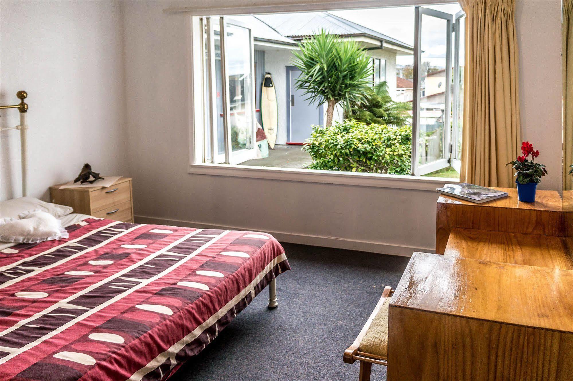 42 บี คอลลิจ เฮาส์ Hostel วังกานุย ภายนอก รูปภาพ