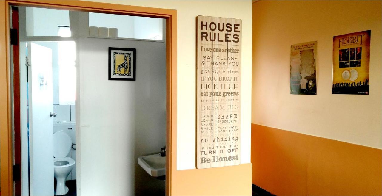 42 บี คอลลิจ เฮาส์ Hostel วังกานุย ภายนอก รูปภาพ