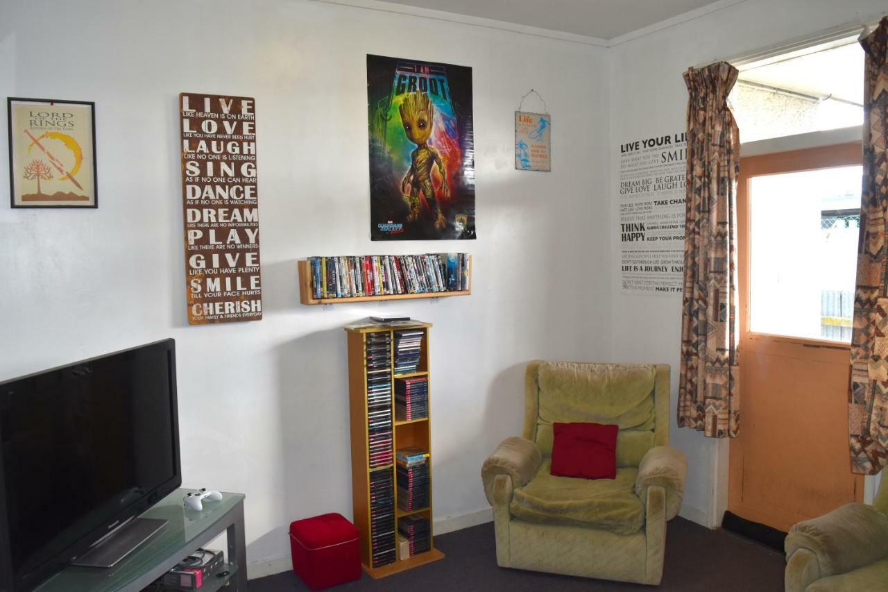 42 บี คอลลิจ เฮาส์ Hostel วังกานุย ภายนอก รูปภาพ