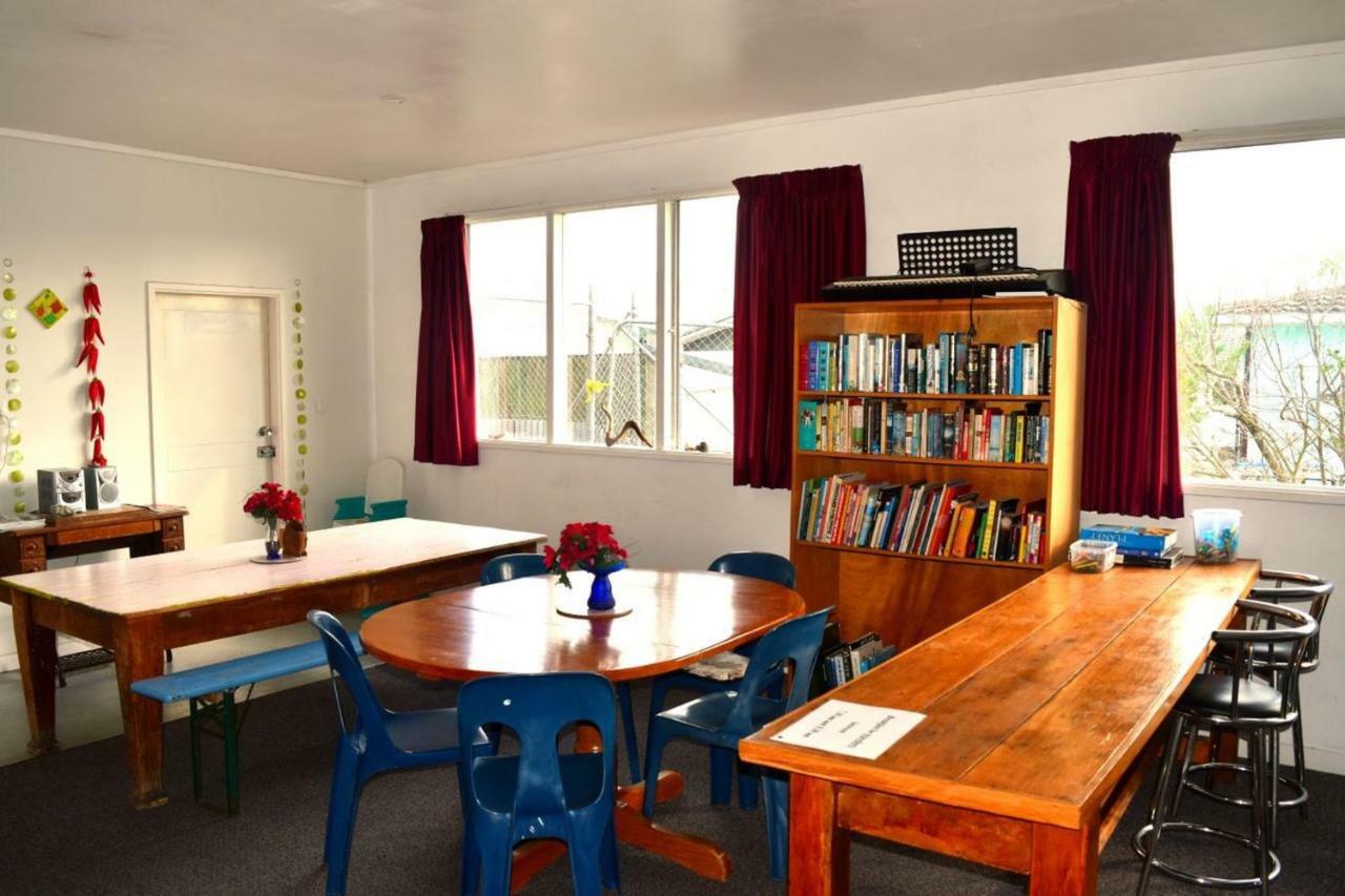 42 บี คอลลิจ เฮาส์ Hostel วังกานุย ภายนอก รูปภาพ